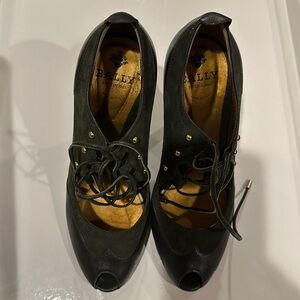 Dark green suede and leather high heels. Bally. Size 38.  Gently worn.